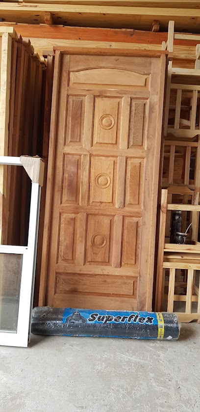 Maderera Juan Pablo ll - Esquina 1 AF1QipOJNnb16kn bzbYIT1Q4wvRlpWL XEaaAbTc4oew408 h839 k no